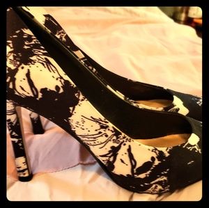 Nine West black and white pumps
